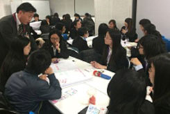 獲得獎(jiǎng)學(xué)金的學(xué)生分組討論